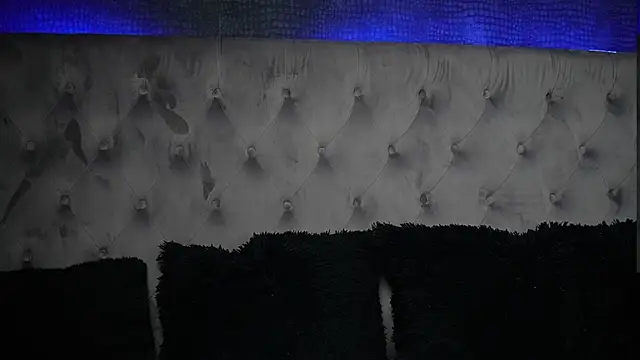 GiuliaSya's Live Sex Cam Show
