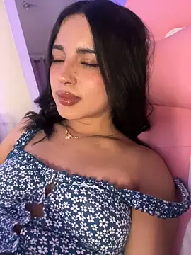 Emily-14's Webcam Show