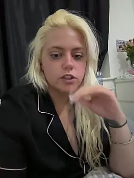 Blondiee3088's Live Sex Cam Show