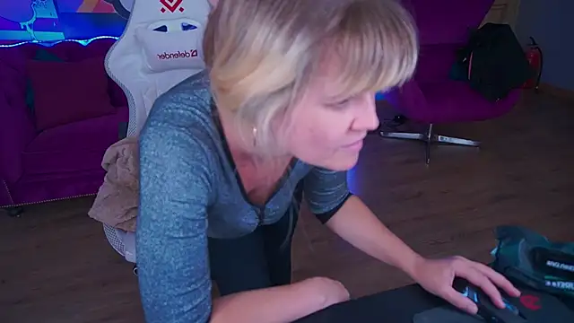 BellaLaPetit's Live Sex Cam Show