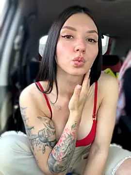 JulliaVegas' Live Sex Cam Show