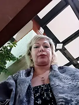 EmilyFanks' Live Sex Cam Show