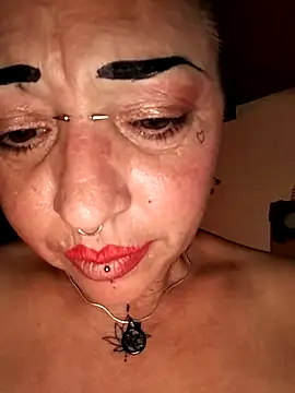 Bamby7811's Live Sex Cam Show