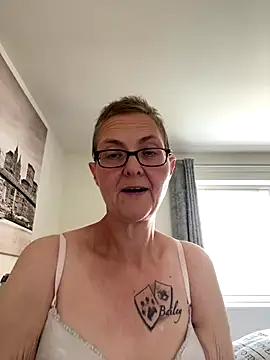 Curvy-Jinx's Live Sex Cam Show