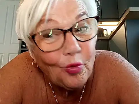 suesinner's Live Sex Cam Show