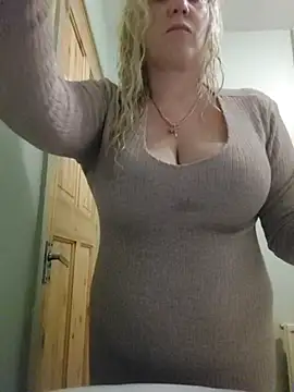 Bouncy-Bella28X's Live Sex Cam Show