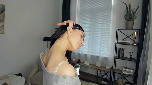 EloiseBottiggi's Live Sex Cam Show