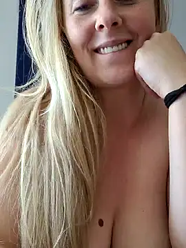 VictoriaMiami's Live Sex Cam Show