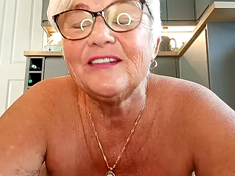 suesinner's Live Sex Cam Show