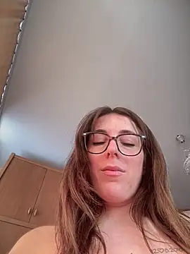 MommmyYummy's Webcam Show