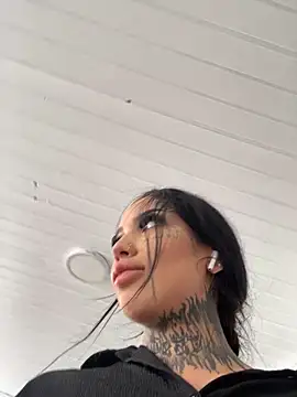 CreamyInkky_'s Live Sex Cam Show