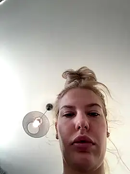 Chloemillerrxx's Live Sex Cam Show