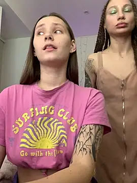 HotCaramellsTV's Live Sex Cam Show