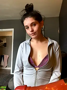 Camwithchlox's Live Sex Cam Show