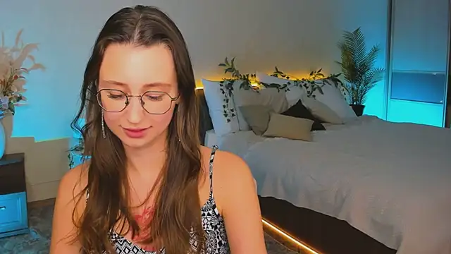 YourLovellyStory's Webcam Show