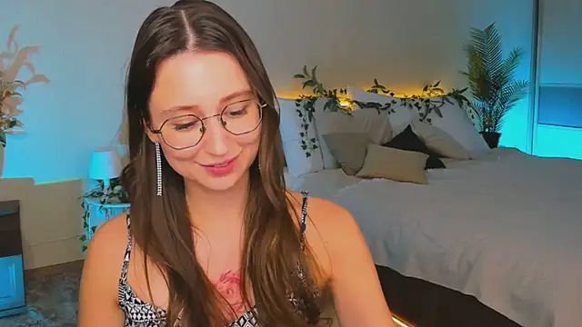 YourLovellyStory's Live Sex Cam Show