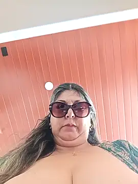 emma_tour's Webcam Show