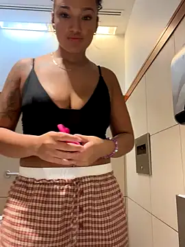 lmaobye123's Live Sex Cam Show