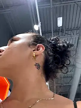 lmaobye123's Live Sex Cam Show