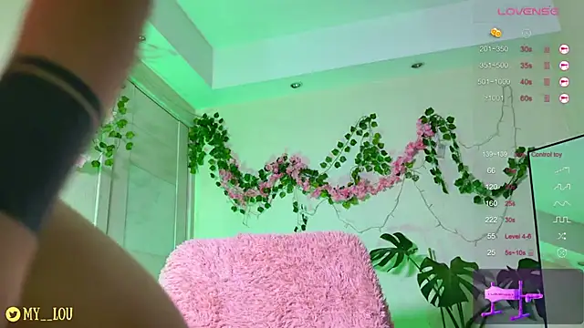 MyLoulaby's Webcam Show