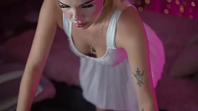 EvaCrush's Live Sex Cam Show