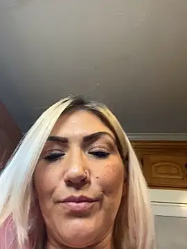 LittleMissEeve's Live Sex Cam Show
