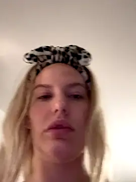 Chloemillerrxx's Live Sex Cam Show