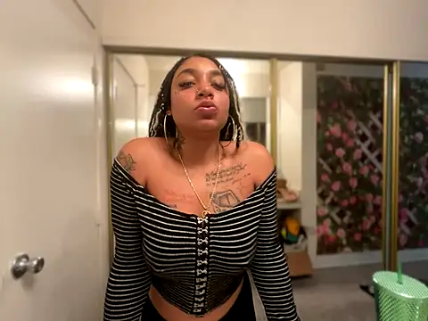 GoddessNih's Live Sex Cam Show