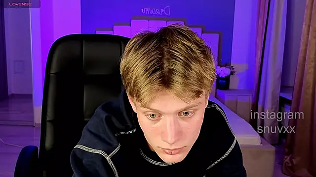 louie_evans' Live Sex Cam Show