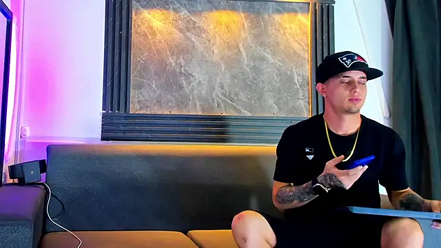 liam_genner_'s Live Sex Cam Show