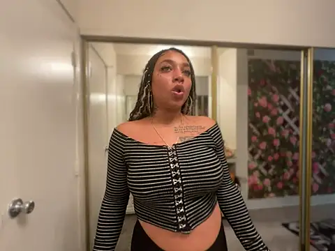 GoddessNih's Live Sex Cam Show