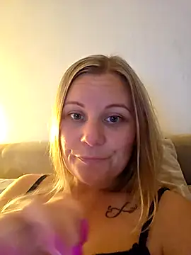 Miss-ShelbyXX's Live Sex Cam Show