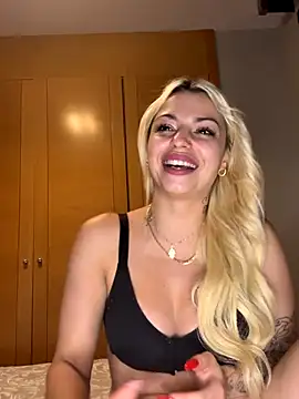 Noeliagglow's Live Sex Cam Show