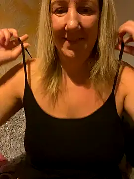 X-Victoria-X's Live Sex Cam Show