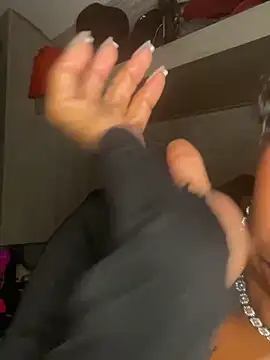 CUMQUEEN-XXX69's Webcam Show
