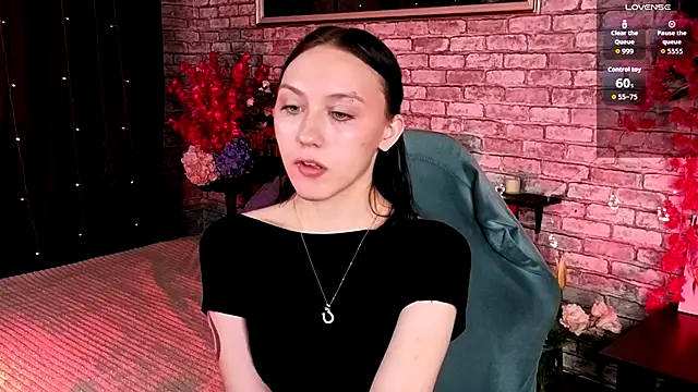 AdeliceLenoir's Live Sex Cam Show