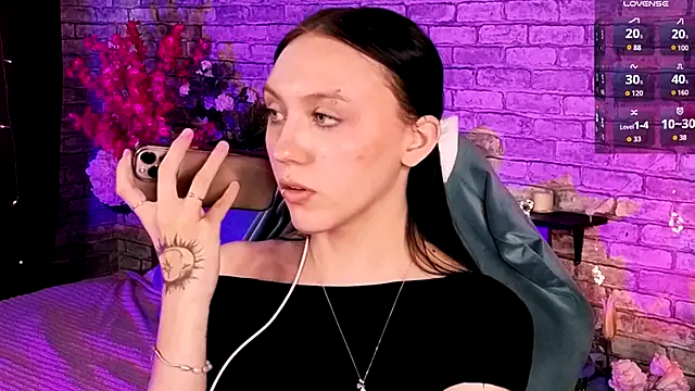 AdeliceLenoir's Live Sex Cam Show