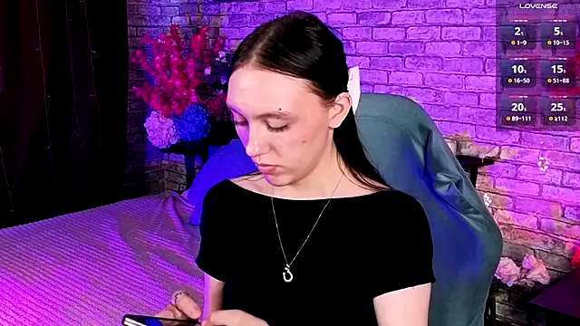 AdeliceLenoir's Live Sex Cam Show