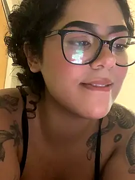 CaroBeach's Live Sex Cam Show