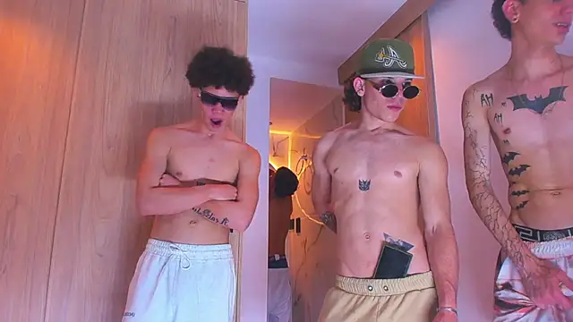 Latin_White_Boys' Live Sex Cam Show