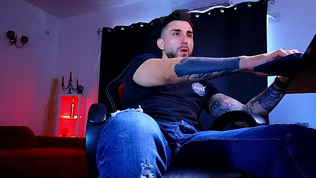 MightyAaron66's Live Sex Cam Show