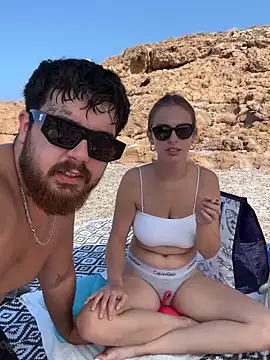 MrAndMrsSavage's Live Sex Cam Show