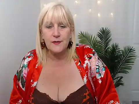 catherinecan69's Live Sex Cam Show