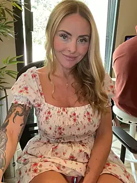 EmaSalis' Live Sex Cam Show