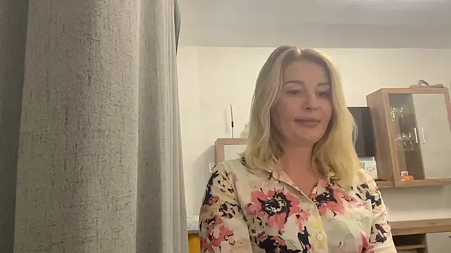 Blondie_xoxoxo's Live Sex Cam Show