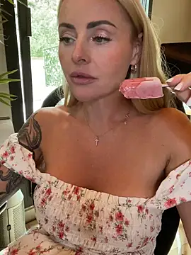 EmaSalis' Live Sex Cam Show
