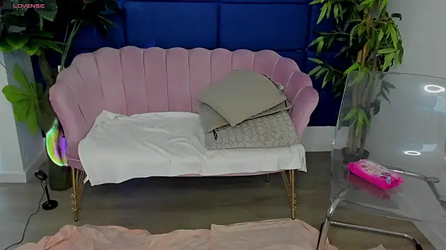KamaFeels' Live Sex Cam Show