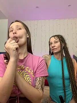 HotCaramellsTV's Live Sex Cam Show