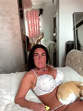 GillianoTheBody's Live Sex Cam Show