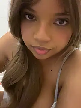 AwkwardJasminee's Live Sex Cam Show